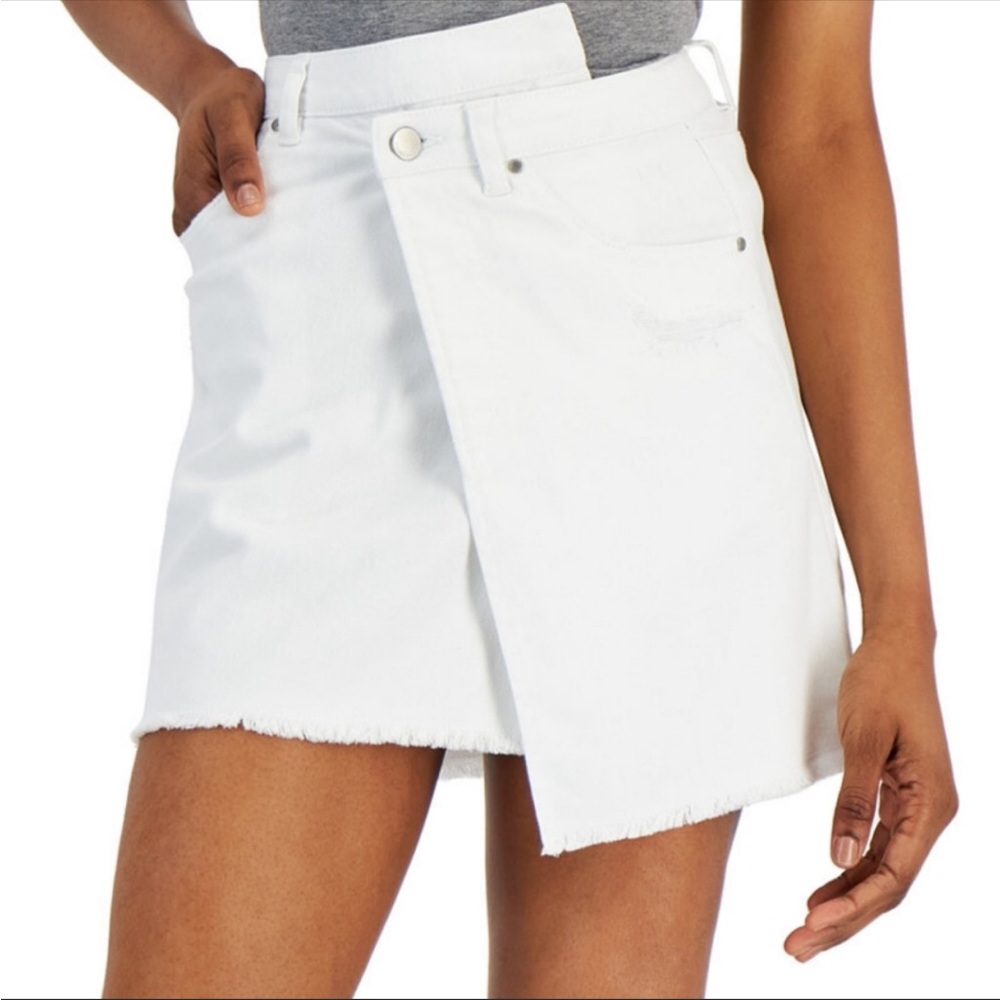 NWT Tinseltown White Distressed Denim Mini Skirt Junior Size Medium - Picture 11 of 12